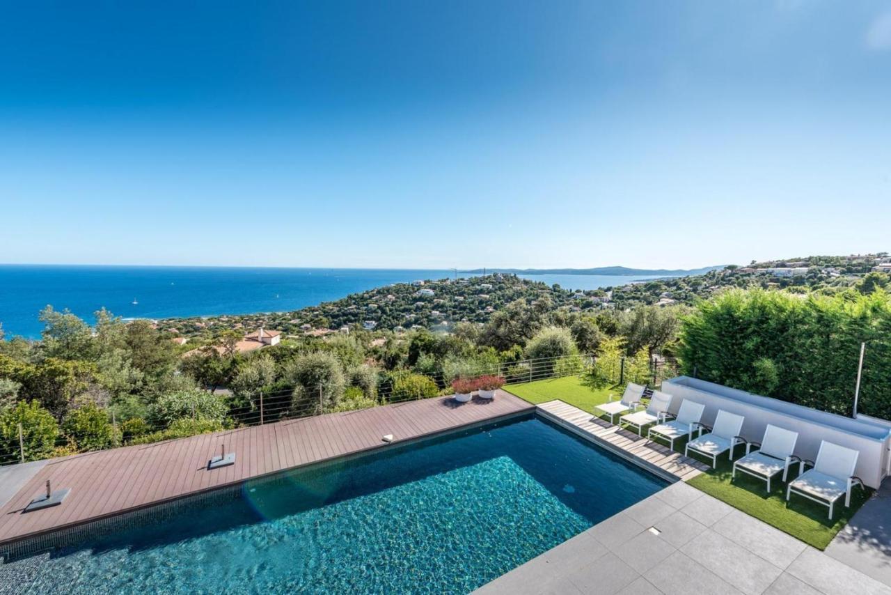 Vue Panoramique Sur La Baie De St Tropez *